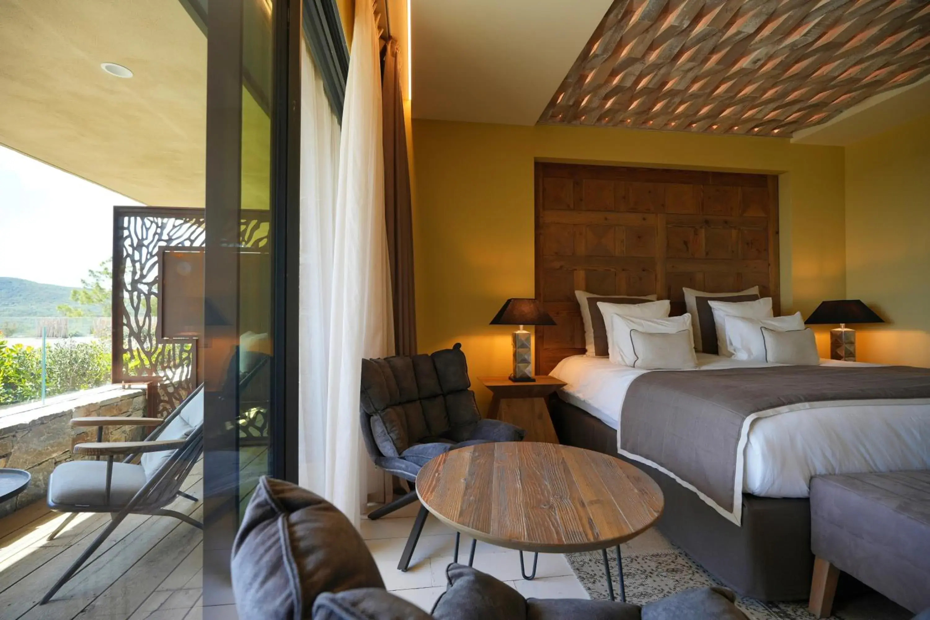 View (from property/room), Bed in Les Regalia Hôtel & Spa
